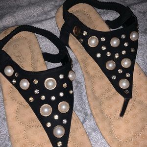 FOREVER 21 Black Pearl & Gem Sandals - size 9